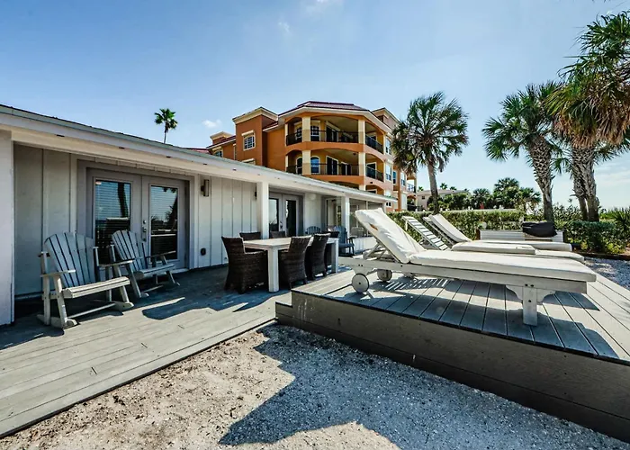 3 Palms Beachfront *